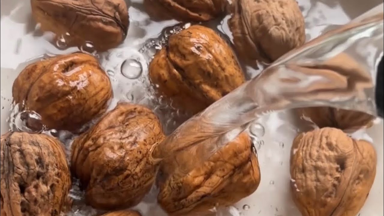 Как быстро почистить  орехи ?!!  ЛАЙФХАК!