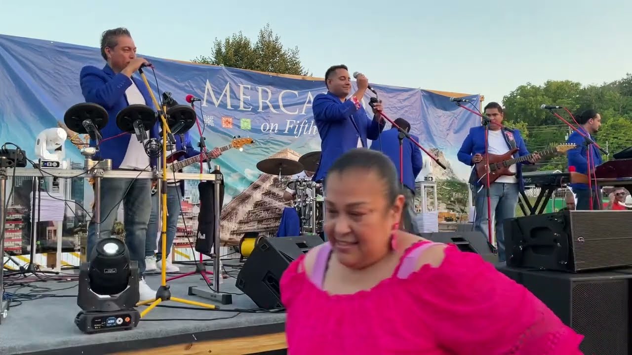 Grupo Pegasso del Pollo Estevan en Mercado on 5th en Moline, IL 8-2-2024