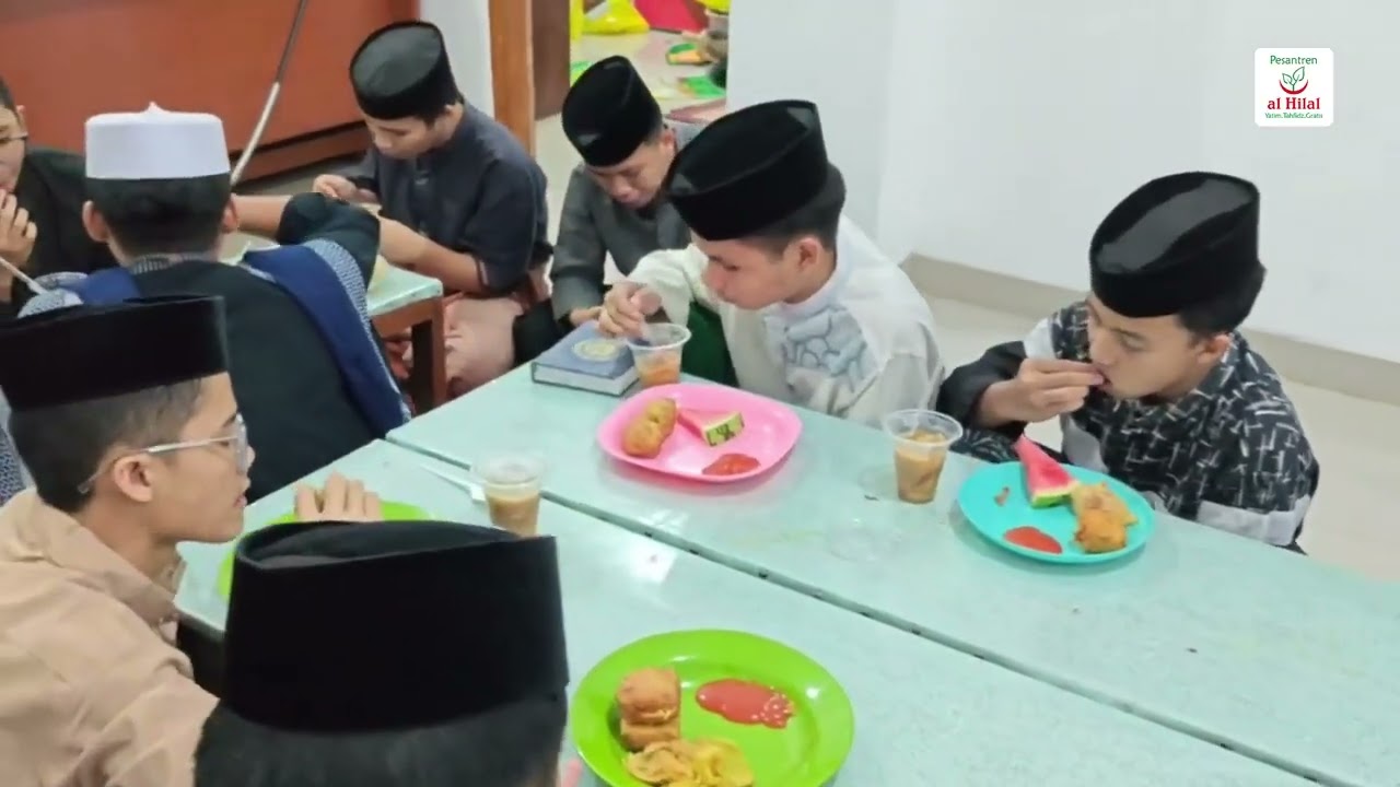 INILAH MENU SPESIAL BUKA BERSAMA SANTRI PESANTREN AL HILAL 2 CIBIRU