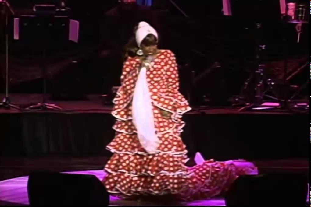 Celia Cruz&acute;s English is not very good looking