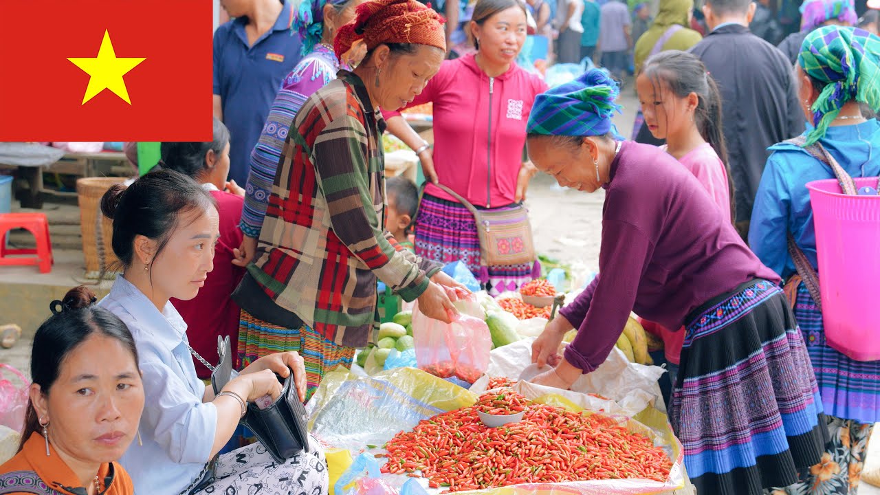 Colors & Culture at Sín Chéng Traditional Market - Vietnam’s Ethnic Life