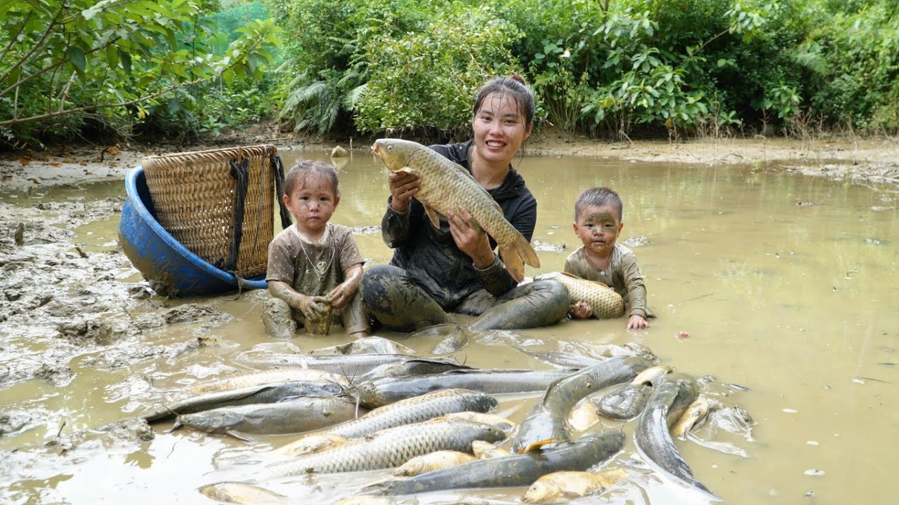 30 days and nights with my little daughter harvesting fish ponds and dragon fruit to sell