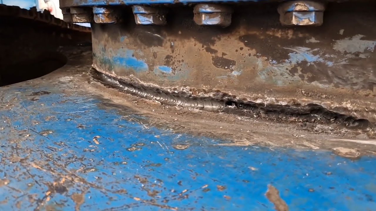 Svařování prasklé otoče bagru Samsung díl 4. Welding a cracked Samsung excavator turnatble part 4