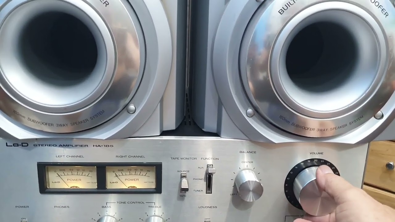 1tr250 Loa d&agrave;n trung Aiwa G5, bass 16 ba đường tiếng