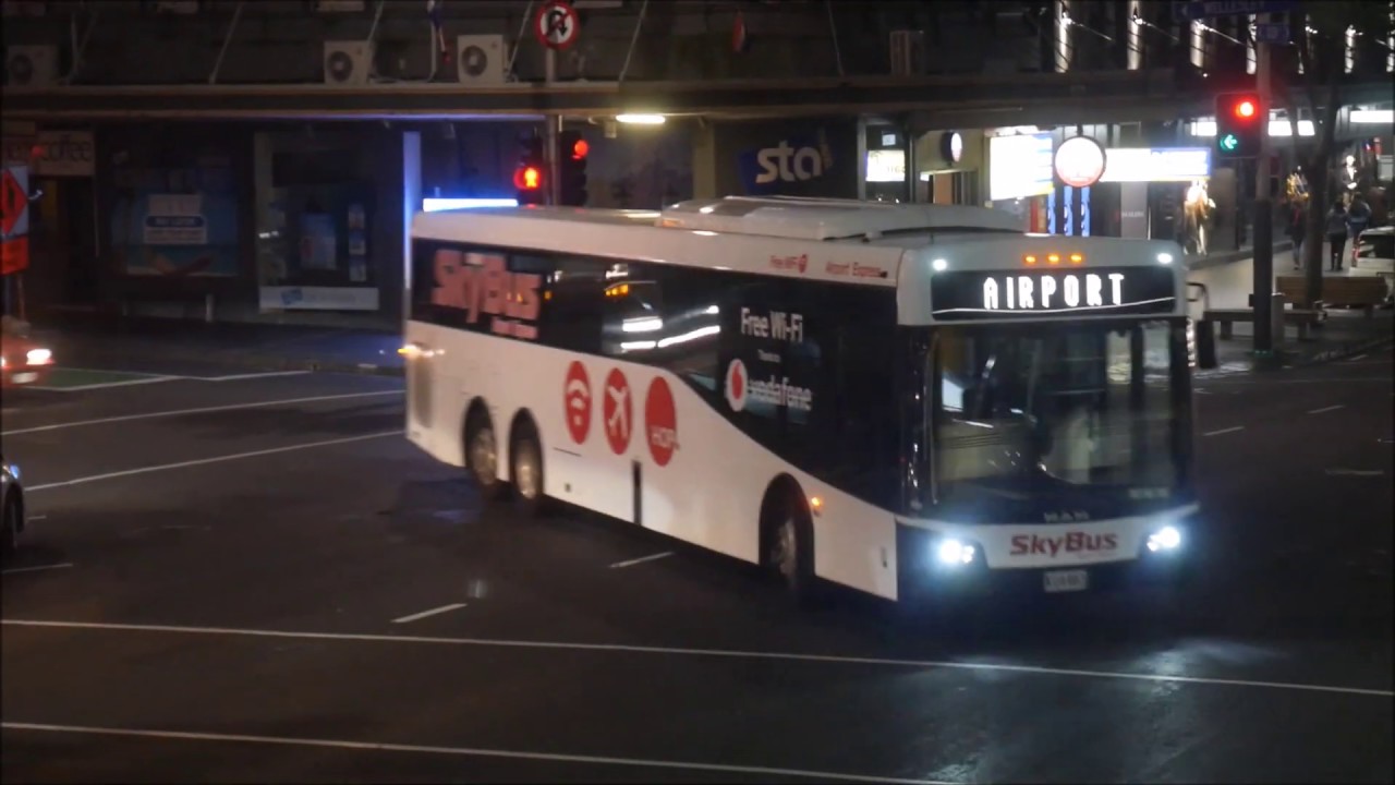 Bus Spotting at Night | Wellesley & Queen Street
