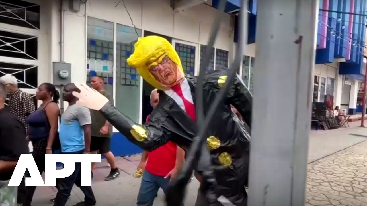 В Мексике мигранты сожгли пиньяту в виде Трампа в знак протеста против массовых депортаций | APT