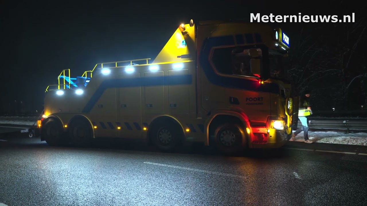 Vrachtwagen geborgen op de A7 Leek