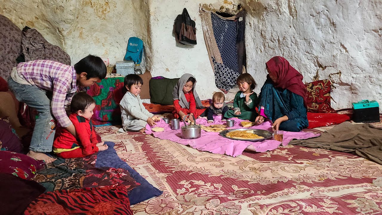 Most hard lifestyle in the world | Lifestyle of 2000 years ago | Twin children live in cave