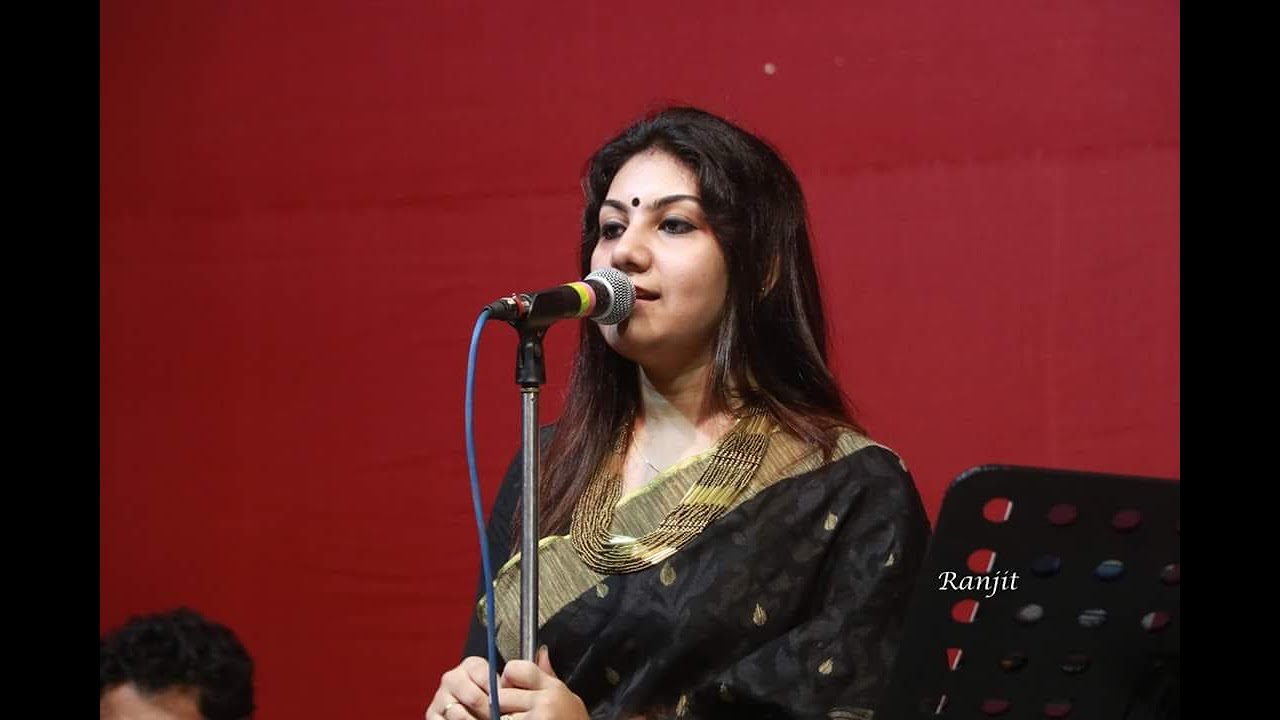 Woh Sham Kuch Ajeeb Thi II Cover II Lata Ji Version || Sreeparna Dasgupta