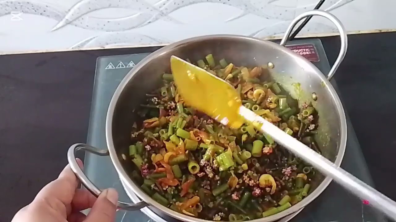 ছোট চিংড়ি পেঁয়াজ কলি পুঁই শাকের ফুল ও পুঁই শাক দিয়ে দারুন মজার রেসিপি।