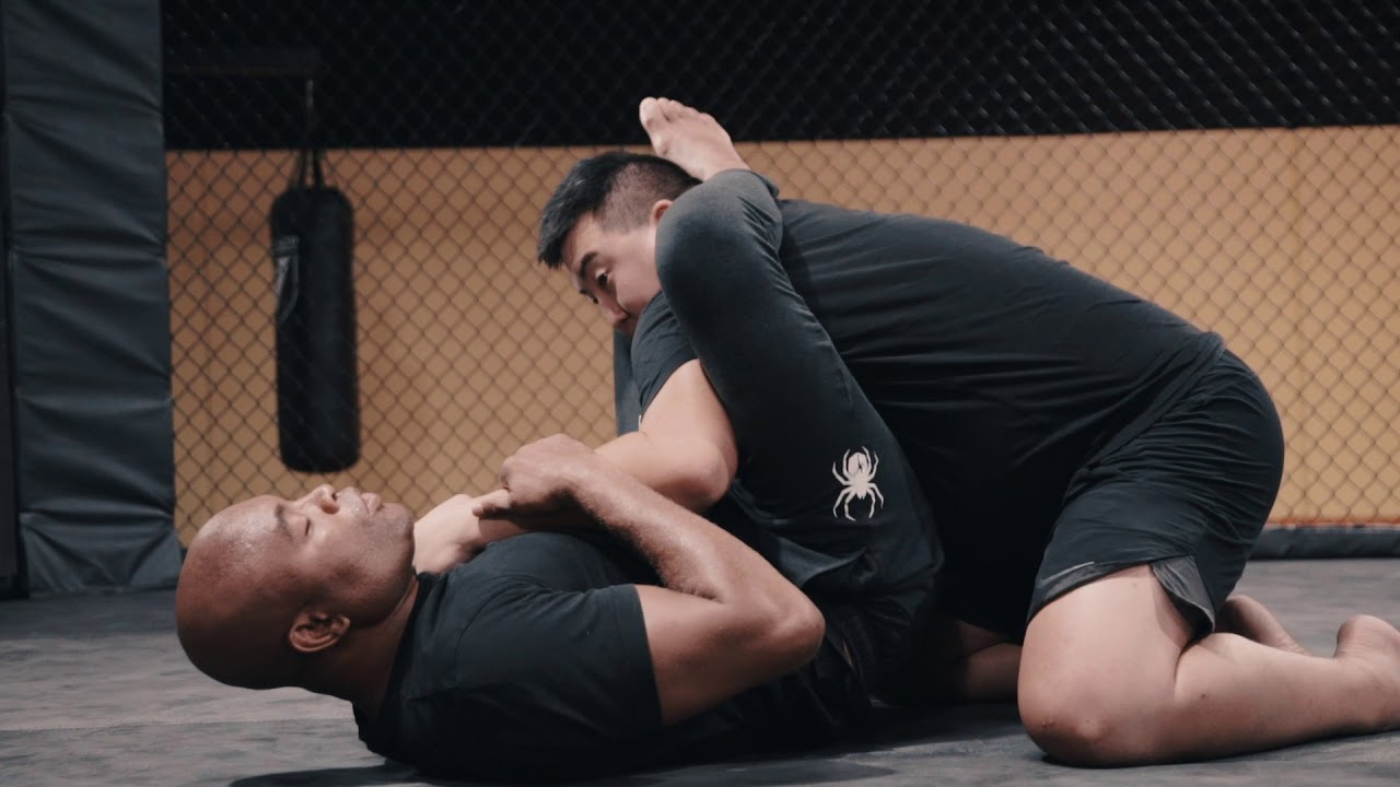 Kick Lab MMA Fight Lesson By Anderson Silva - The Triangle Choke
