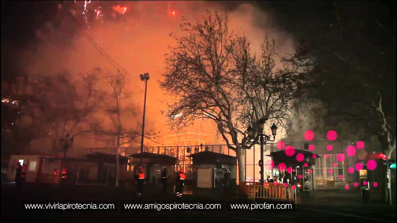 Mascleta de Colores 8 de Marzo Fallas 2014. Pirotecnia Hermanos Caballer. Valencia