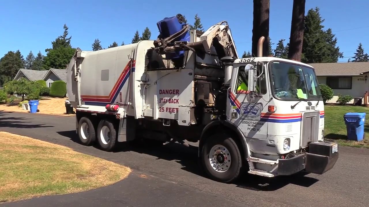Autocar Wayne Curbtender Revving