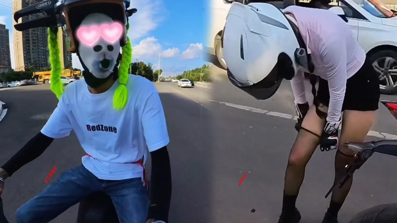 Looking At The Motorcycle Girl, She Was So Shy That She Didn't Know What To Do.