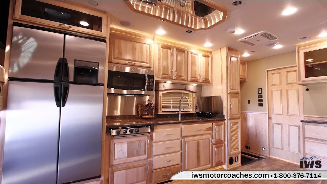 IWS Motor Coaches 2016 Renegade Classic Mid-Entry Interior