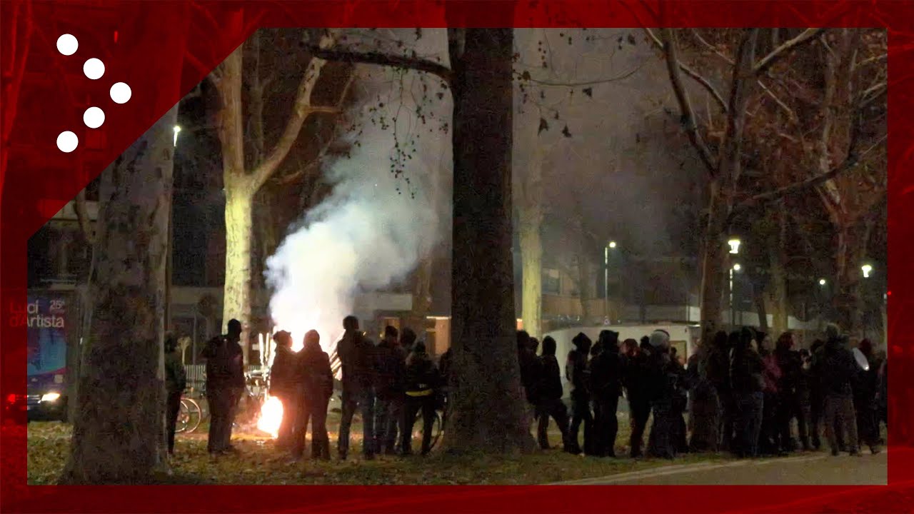 Torino, gli anarchici raggiungono il CPR dopo il corteo contro il 41bis per Cospito
