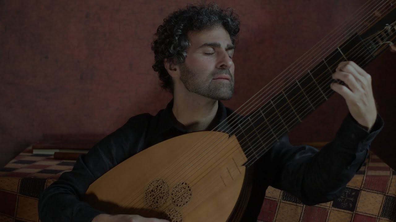 Robert de Visée: La Montfermeil (on theorbo)