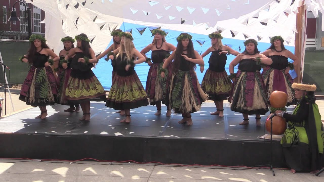 Hula Kahiko By Te Hau Nui,