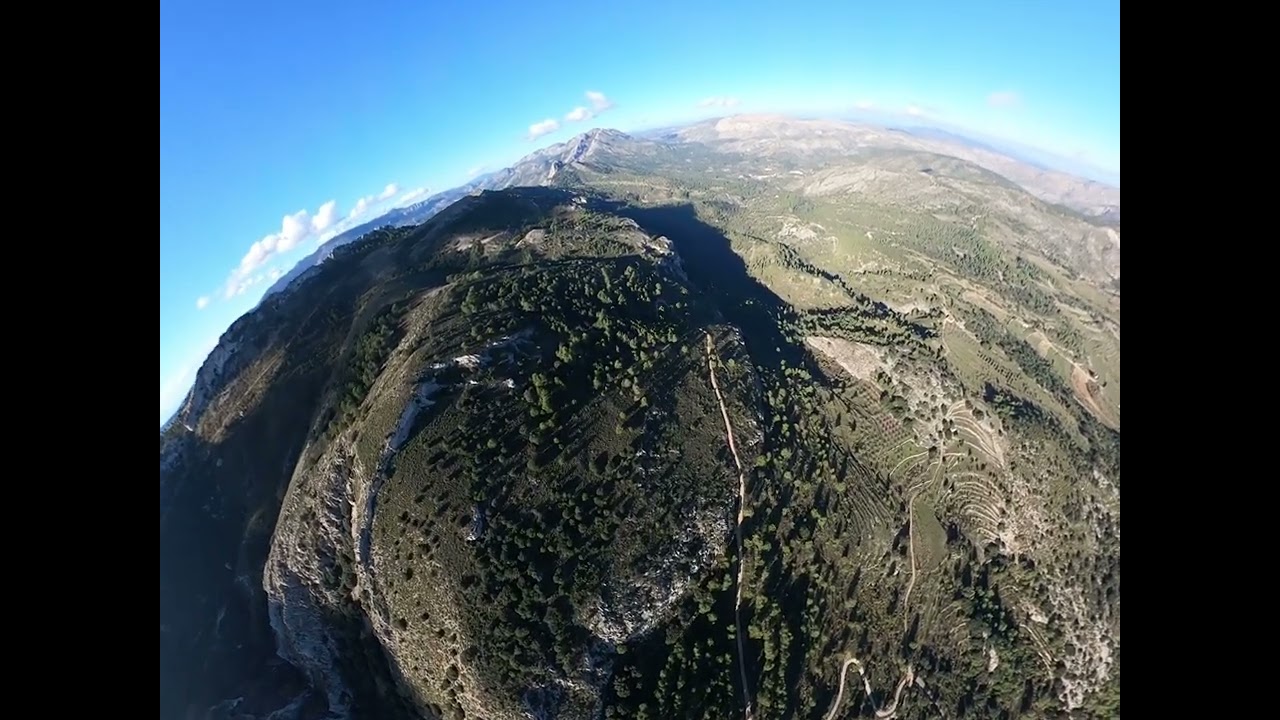 HOLE WINGSUIT FLIGHT - CASTELL DE CASTELLS