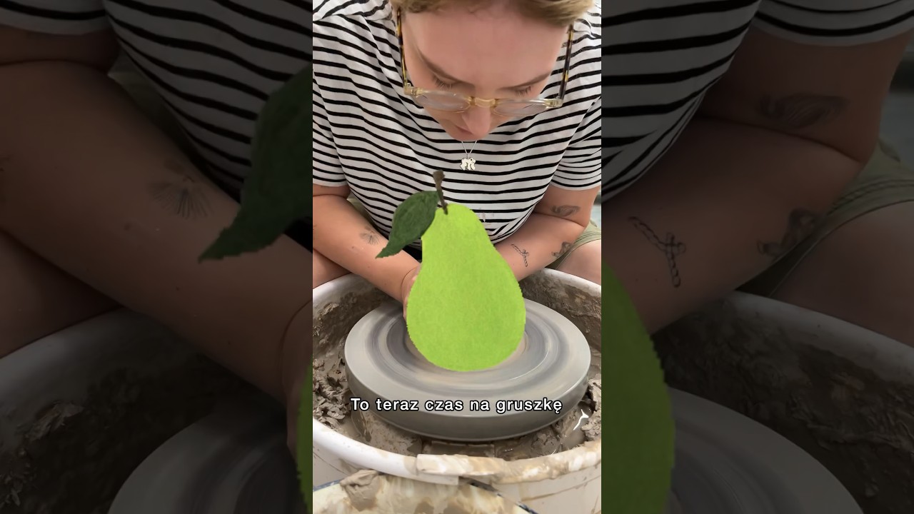 GRUSZKA NA KOLE, kolejny owoc wytoczony! 🍐 #ceramicstudio #ceramika #handmadeceramics