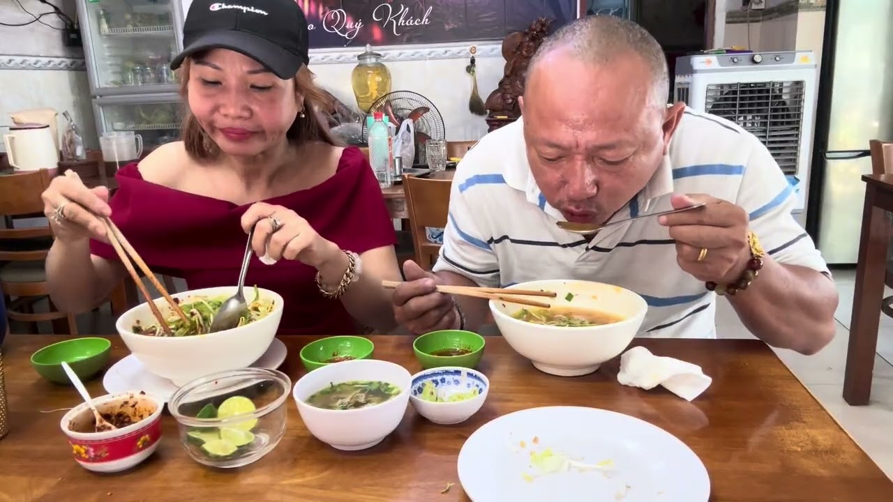 Mời cả nhà ăn bún bò 