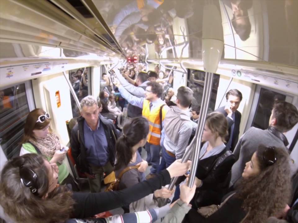 CSIIIKSZ≡RDA kórus négyes metró flash mob - a legjobb pillanatok