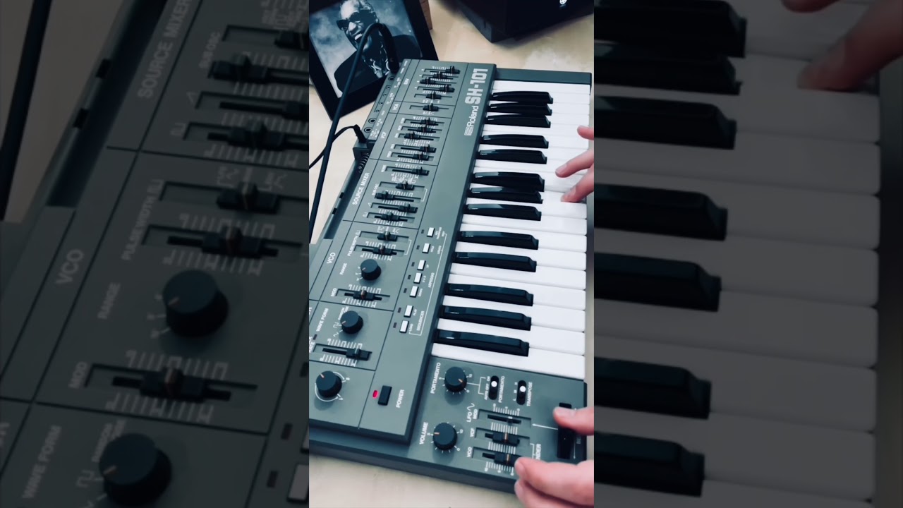 Daft Punk - Voyager Bass 🎹 🎸Roland Sh101 #daftpunk #bass #synth