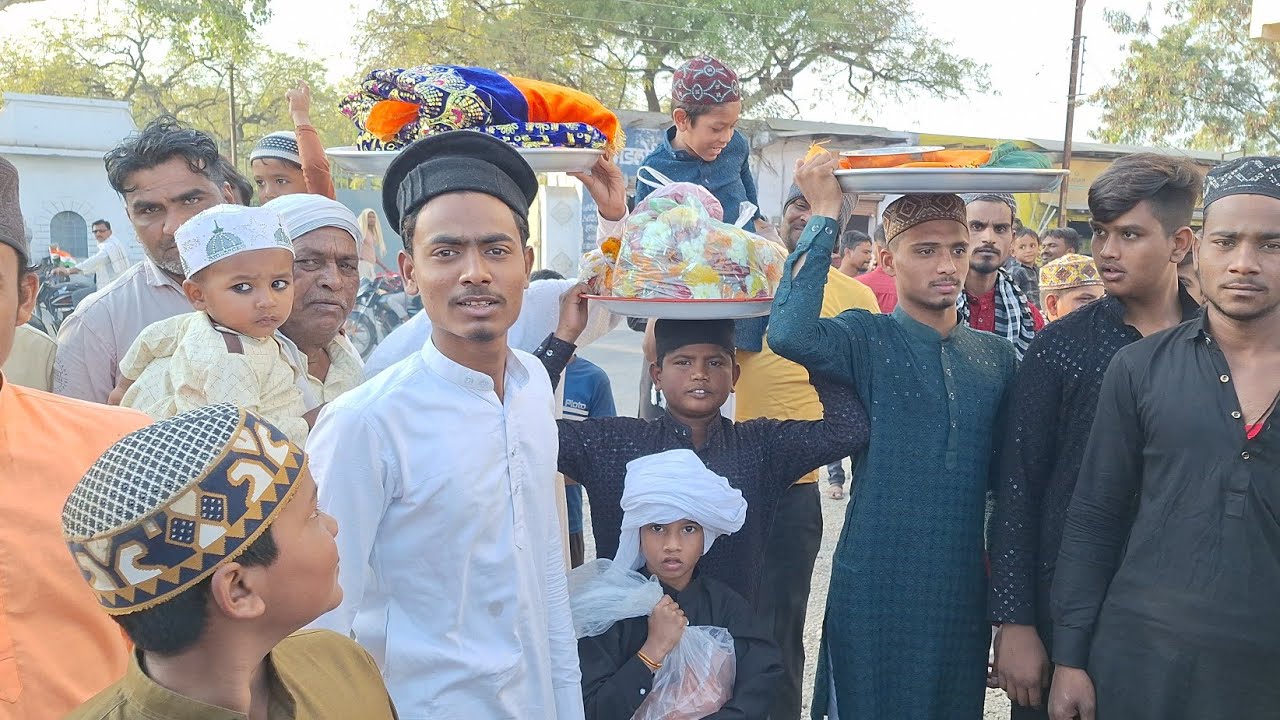 खंडवा : धूमधाम से मनाया धक्के वाले बाबा का उर्स ,देश में खुशहाली की मांगी दुआ लंगर का हुआ आयोजन