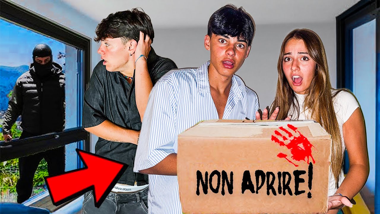 APRIAMO una CAPSULA dei RICORDI SEPPELLITA un ANNO FA nella VILLA ma QUALCUNO l'ha TROVATA PRIMA! 😰