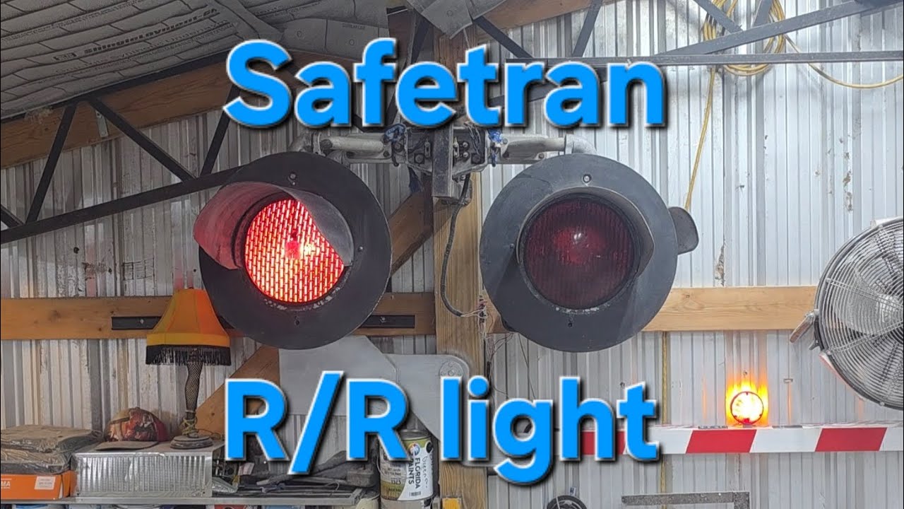 Railroad crossing light