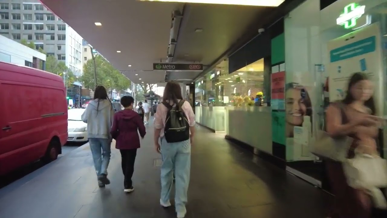 Walkaround the City of Melbourne on a warm Sunday evening #CityWalk #VisitMelbourne