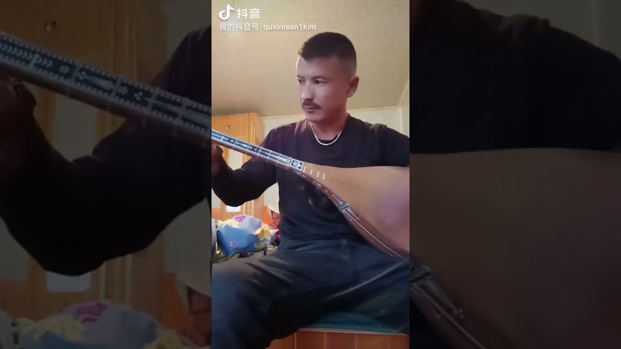 ئۇيغۇر دۇتتار(سىرلىق تۇمان)