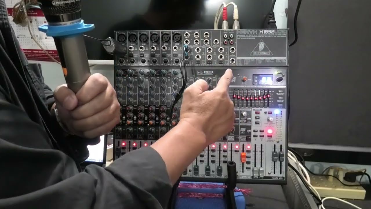 Bán Mixer - Behringer Xenyx X1832USB - Giá 3800k - Zalo 0902536313