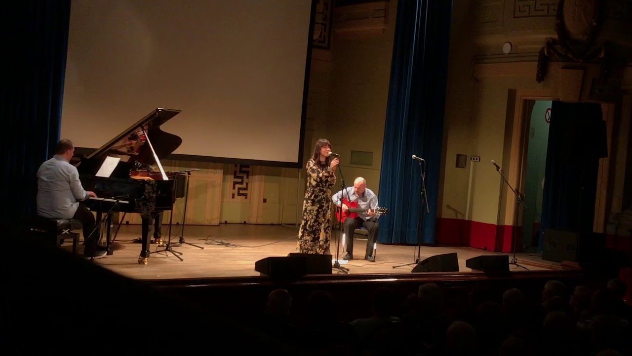 Victoria Alex-Mourir d’aimer Gala hommage à Charles Aznavour Salle Moliére