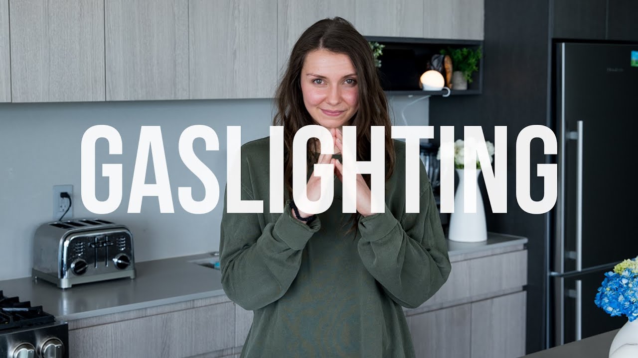 5 Signs Someone is Gaslighting You, Explained by a Therapist