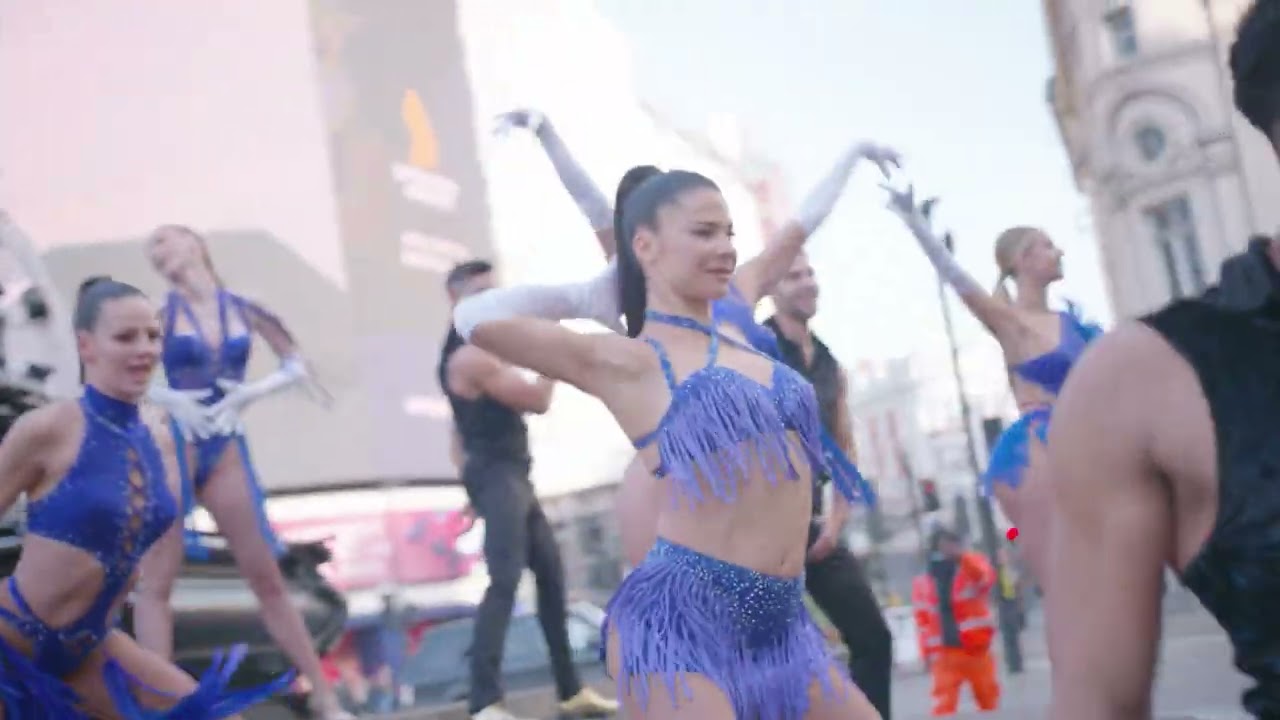 Lío arrives in London