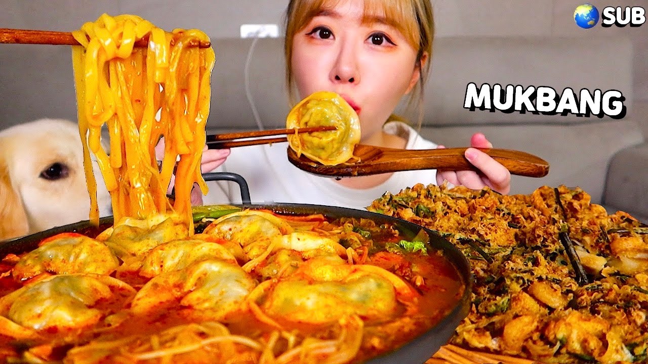 따끈따끈 얼큰한 만두전골🌶🌶그리고 바삭바삭한 해물파전!! 마무리 칼국수까지 먹방🍜🍜 Spicy Dumpling Hot Pot, Kalguksu, Pajeon MUKBANG