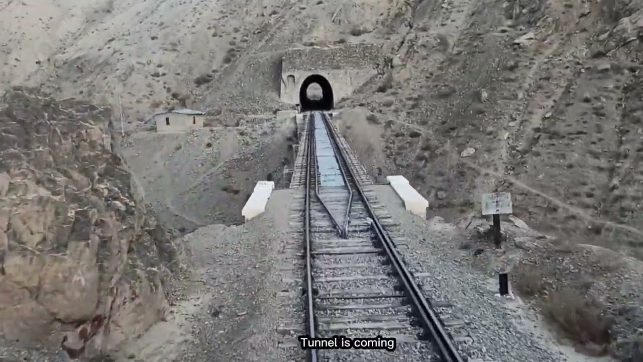 Iran to Quetta goods train near Noshki, Balochistan -10🌡️@QuettaRailography