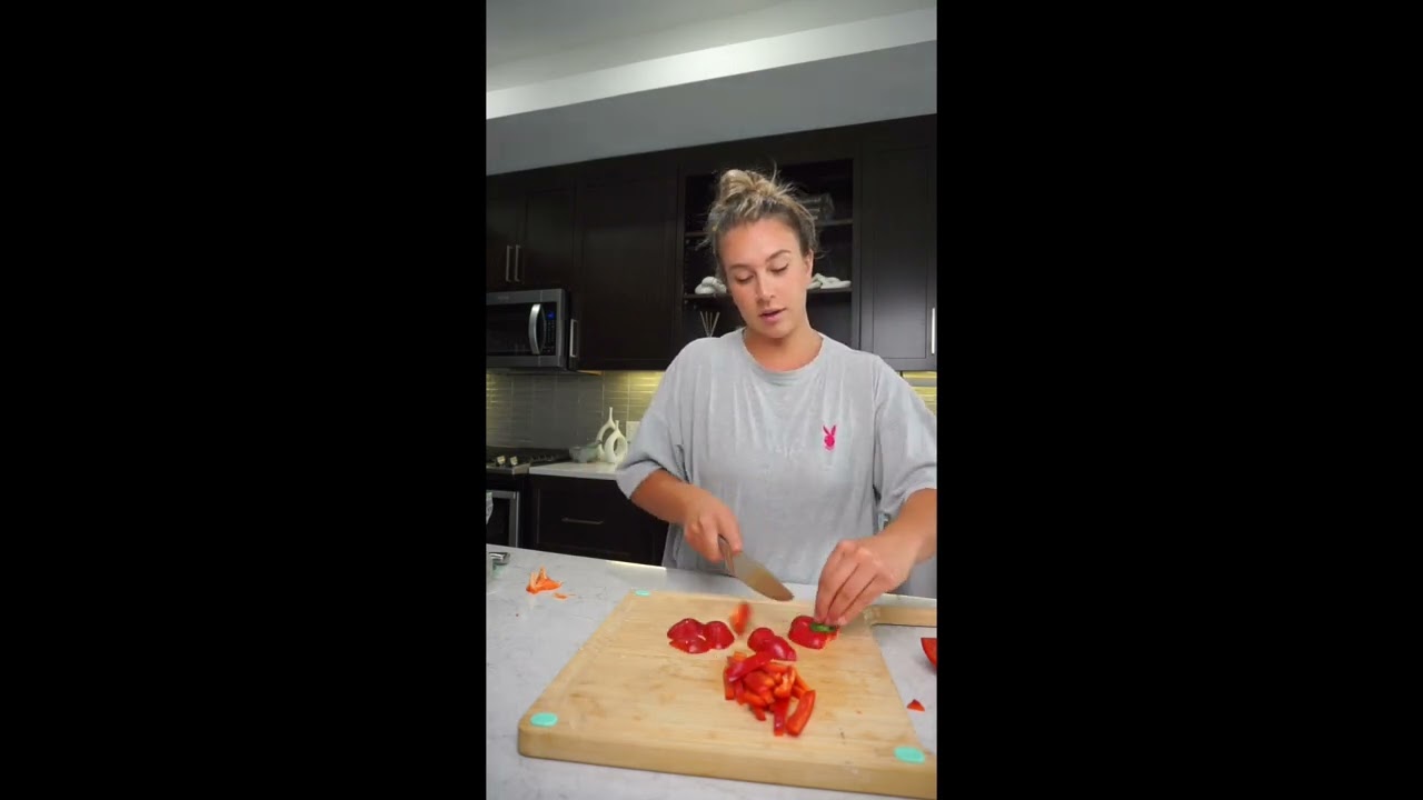 Extended Short: Culinary Basics- Chopping Bell Pepper