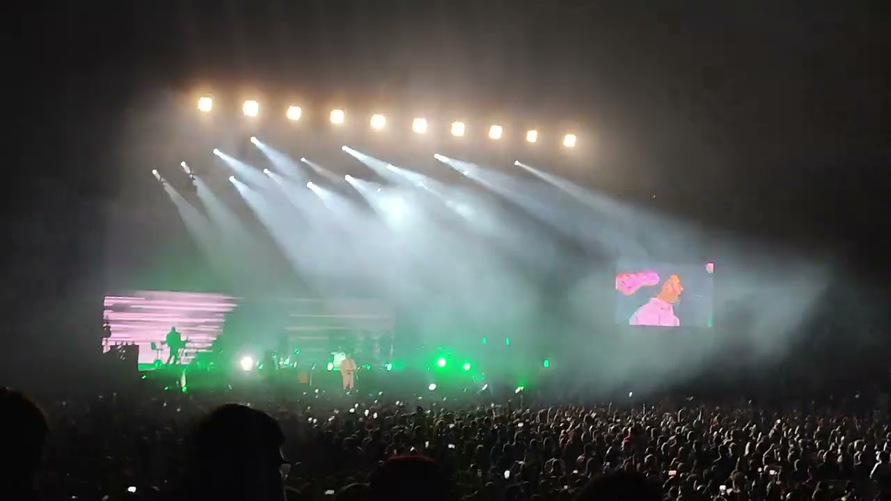 Gorillaz - Intro, M1A1 (Live Chile 03/05/2022)
