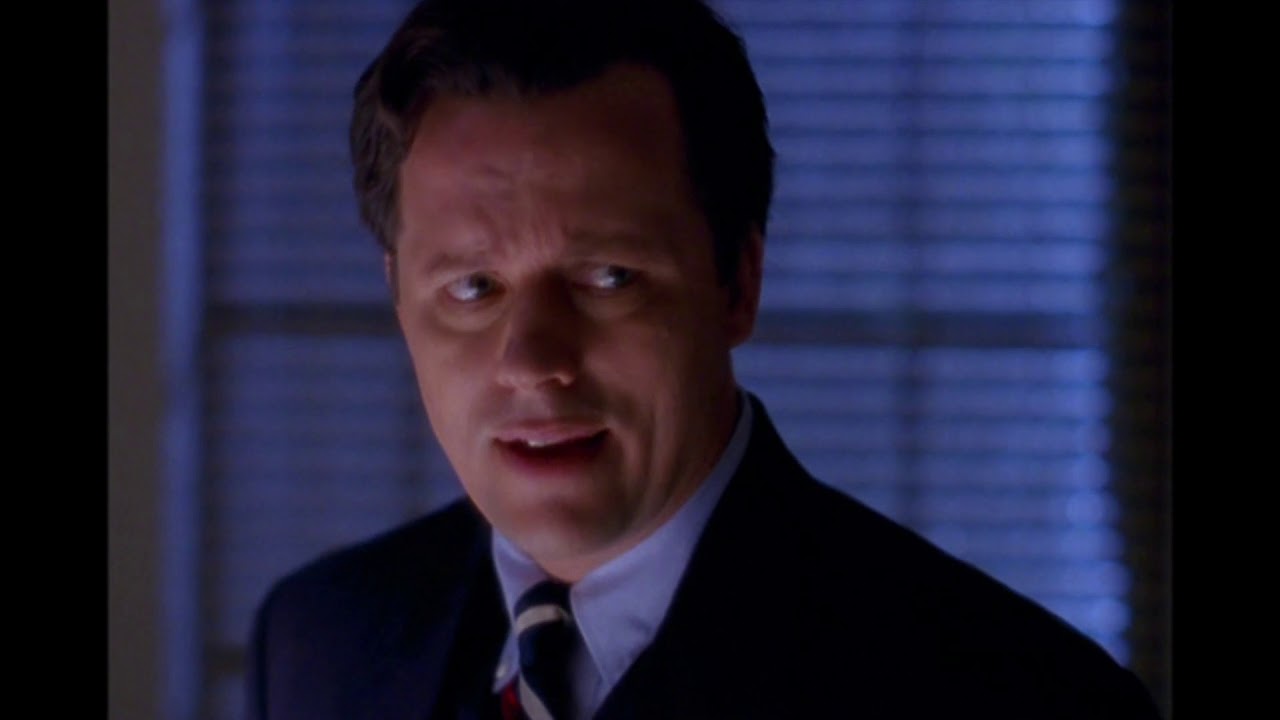 Webb brings pizza and information JAG ghost ship 3x1