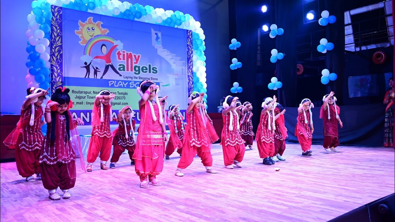 teri baaton mein aisa uljha jiya song amazing performance  by girls group || Tiny Angels Play School