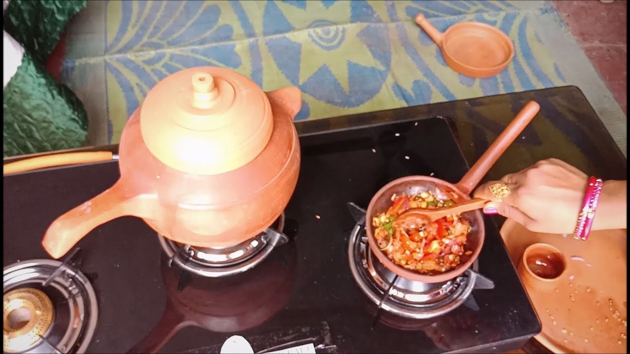 मिट्टी के कुकर में बनी दाल में तड़का और वो भी मिट्टी के तड़का पैन में..🙏🙏