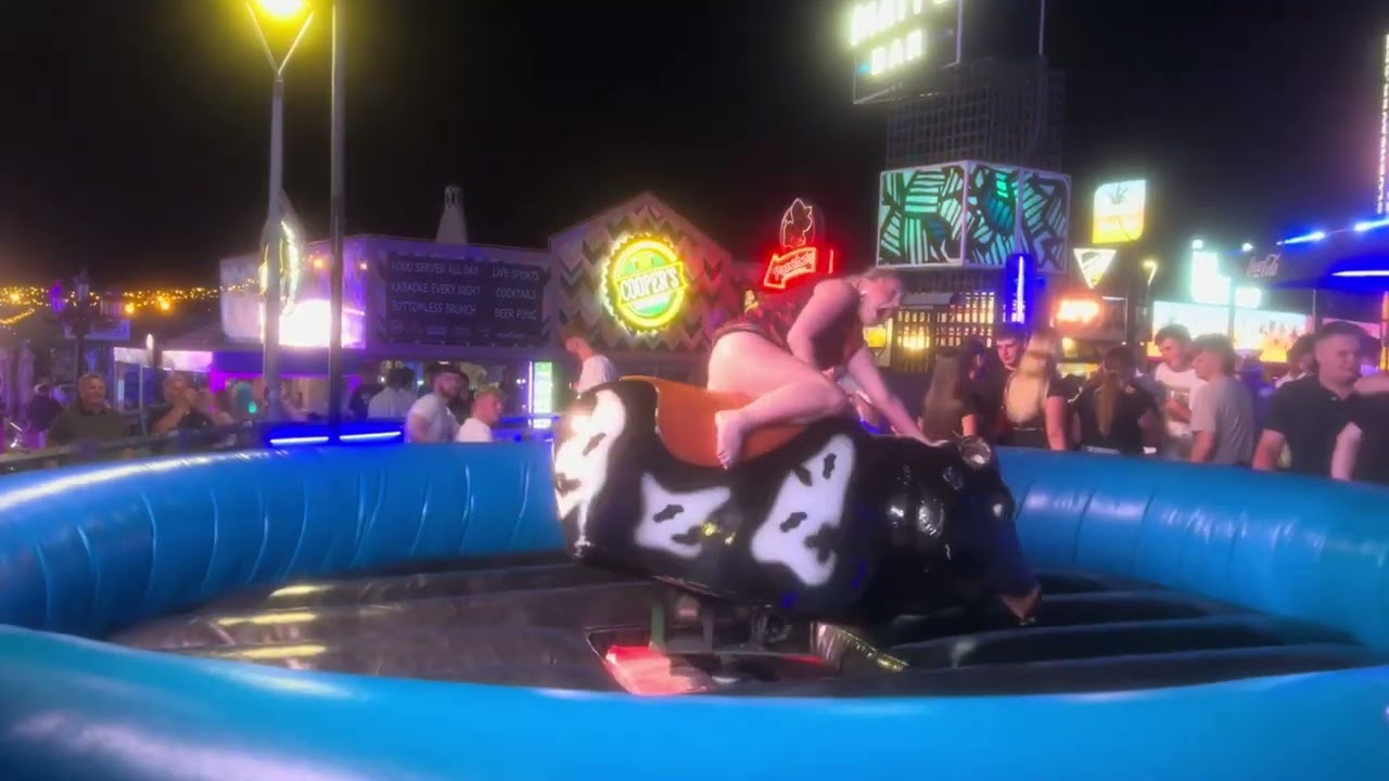 Best Benidorm bull riding ever 😱😱||Mechanical bull riding||HD||4K||