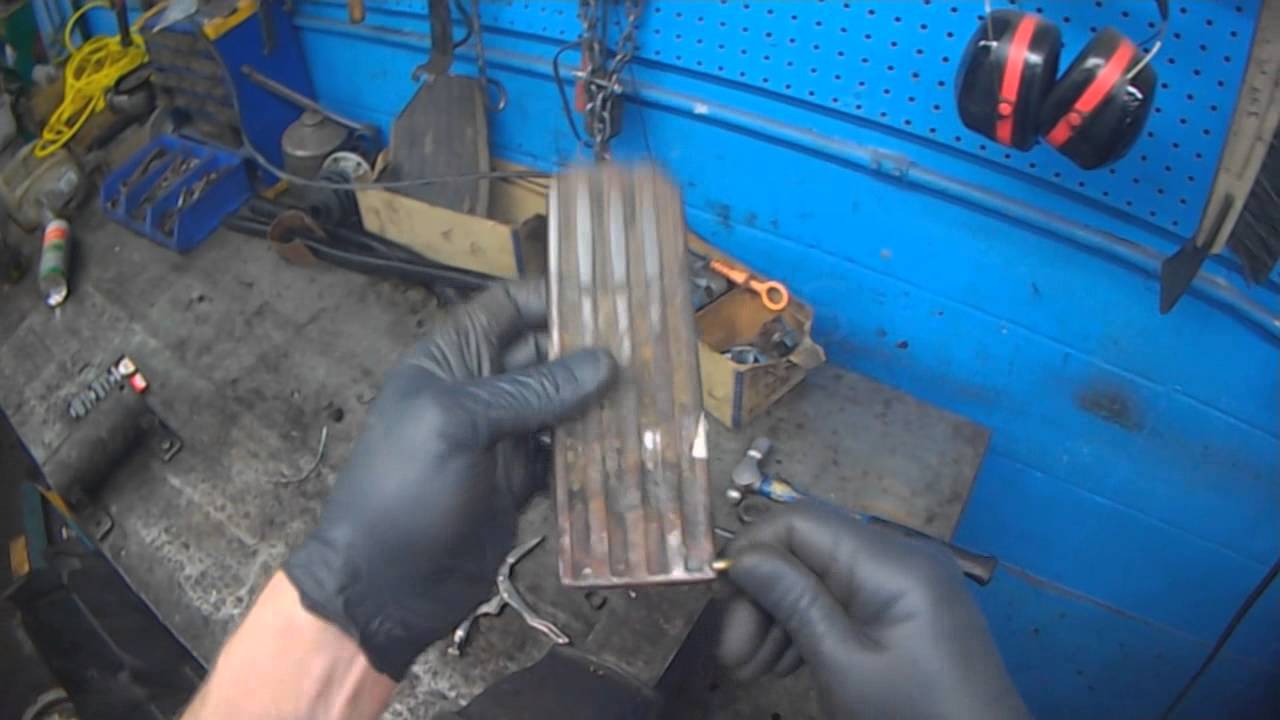 VW T2: Broken Gas Pedal Hinge