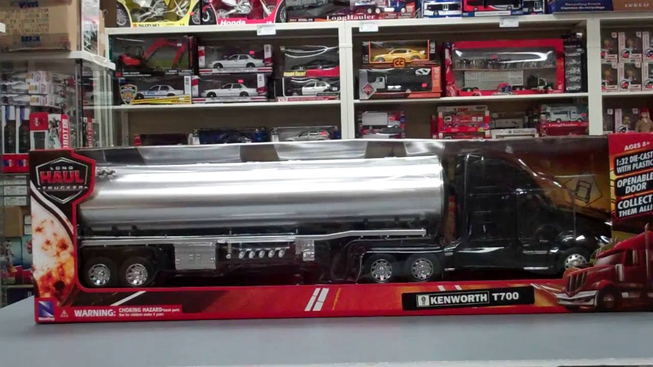 Kenworth T700 Oil Tanker 1/32 Scale Tractor Trailer Model