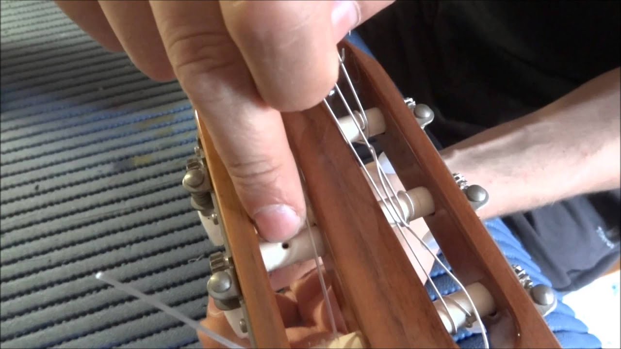 Come cambiare le corde alla chitarra classica