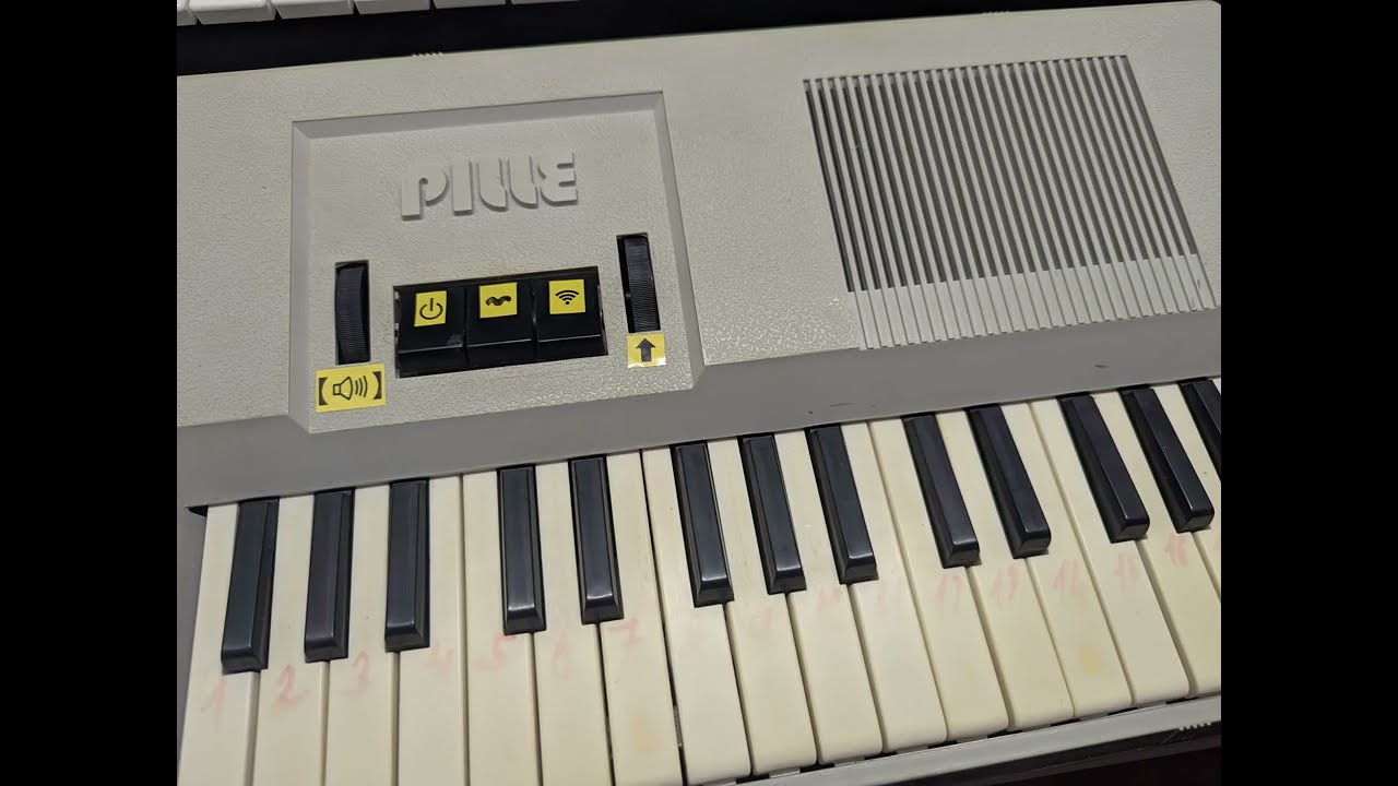 PilleFest - Retro electronic track using USRR-made analog monosynth