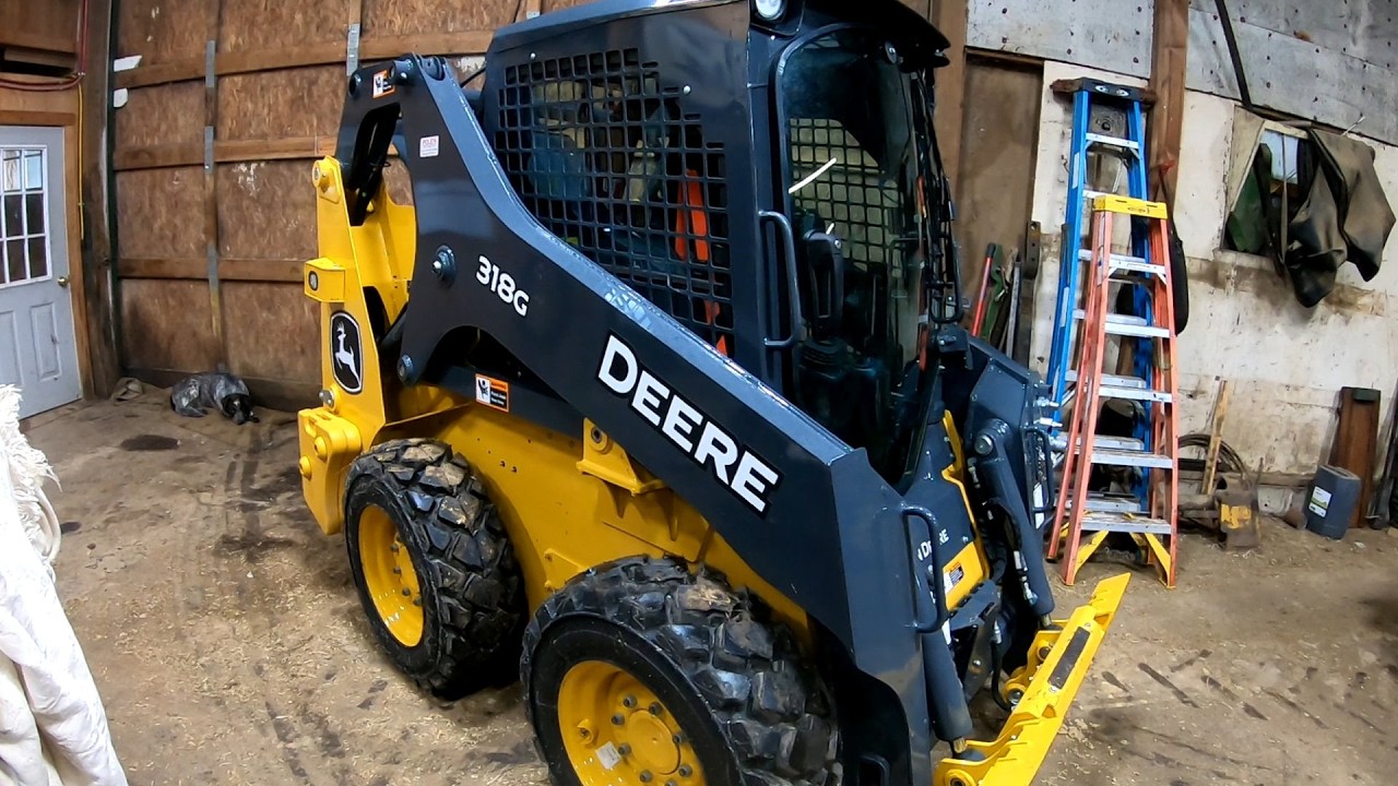 OUR BRAND NEW JOHN DEERE 318G SKID STEER ARIVES AT THE FARM!! (FULL REVIEW)
