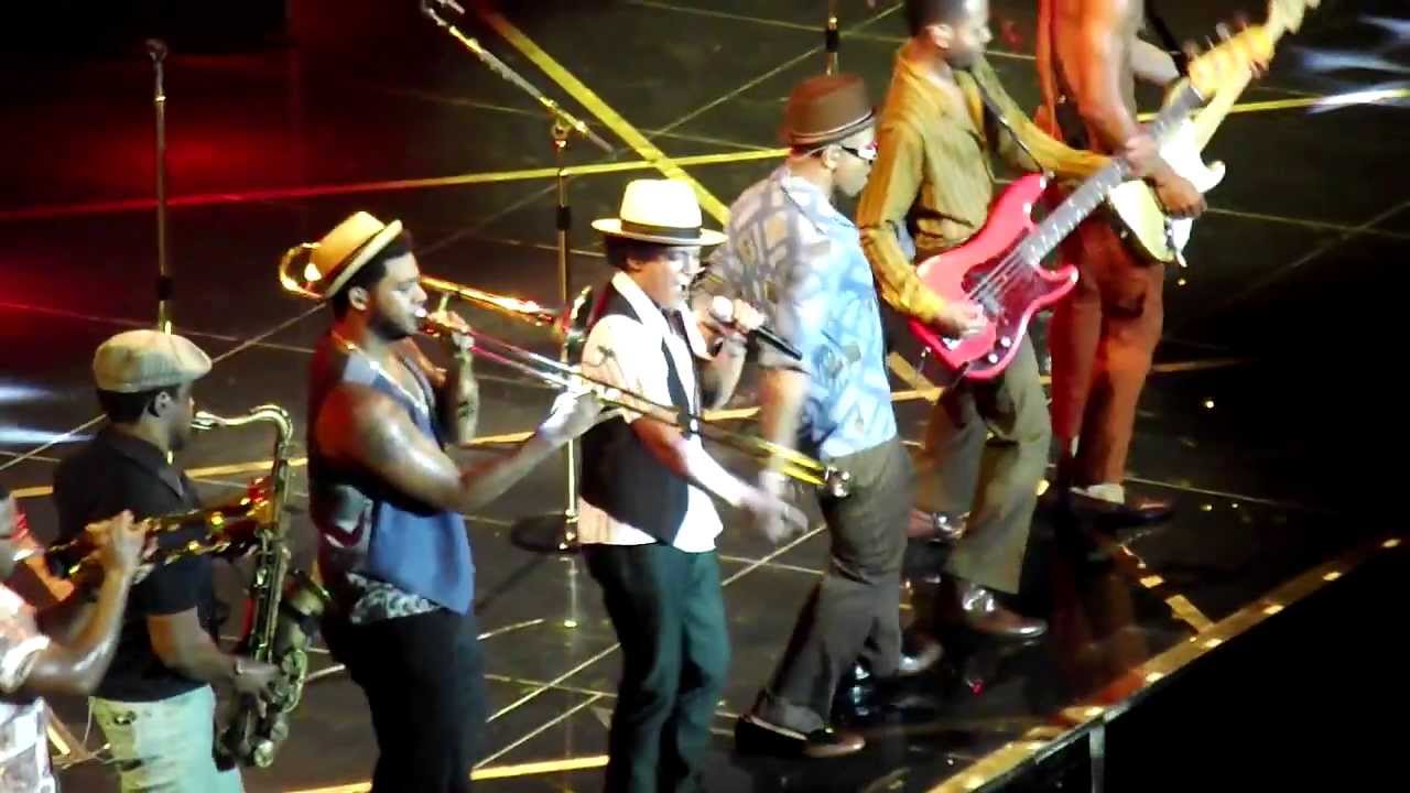 Bruno Mars | Manchester | Drum Solo / Locked Out Of Heaven| HD | LIVE | 05.10.13